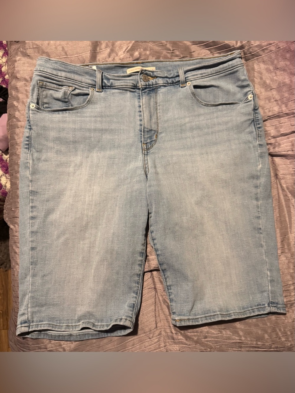 Light Wash Women’s Relaxed Denim Shorts